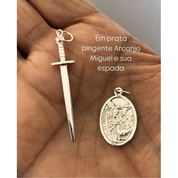 Pingentes  e espada de São Miguel  em prata